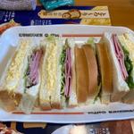 ペッパーポークとたまごの具沢山サンド