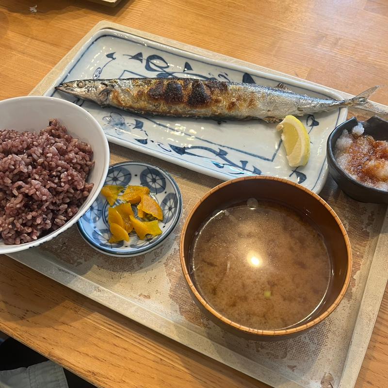 秋刀魚の塩焼き定食(佰年食堂 太助)