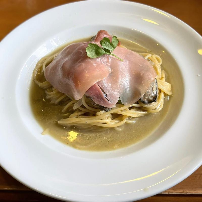 アンチョビと牡蠣と生ハムのパスタ(もんぶらん )