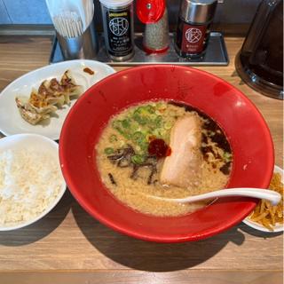 赤丸新味+博多一口餃子ハーフ+ご飯