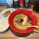 赤丸新味+博多一口餃子ハーフ+ご飯