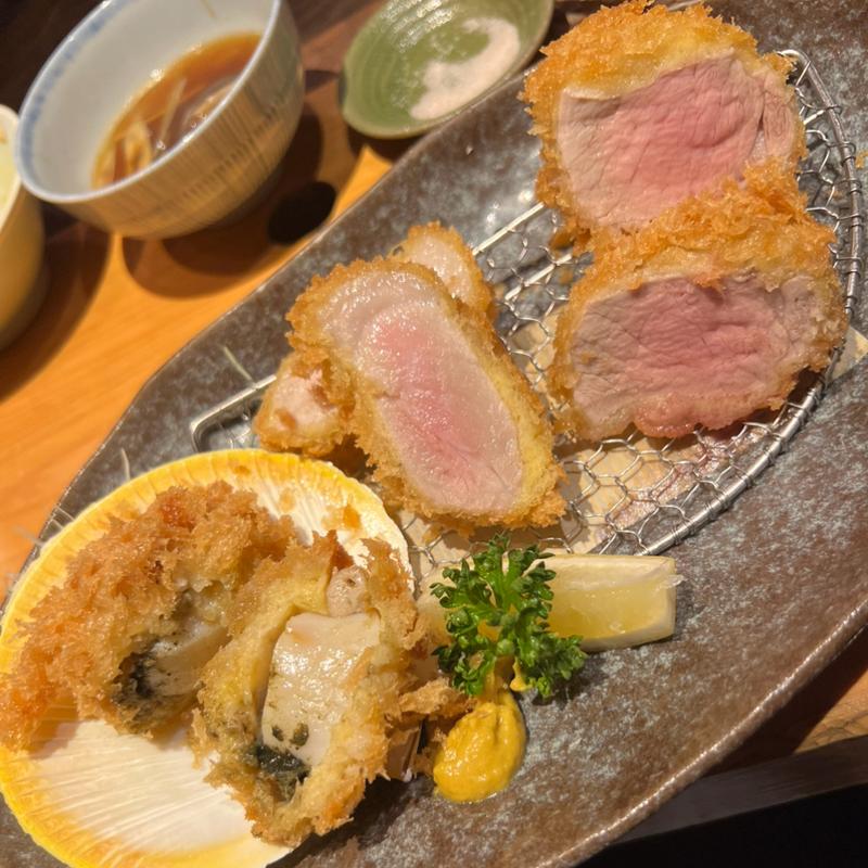 カツ盛り合わせ　ツキヒガイ　黒豚ロース　茶美豚ヒレ(とんかつと、しゃぶしゃぶ。黒豚ふくや)