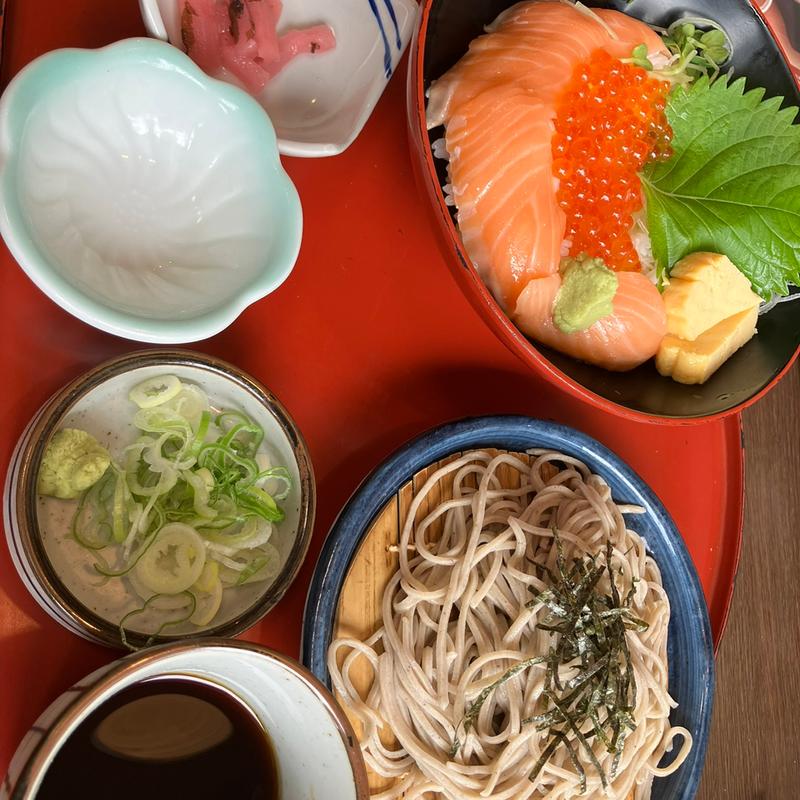 サーモンいくら丼と麺(サガミ 浜松有玉店 （さがみ）)