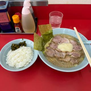 チャーシュー麺　半ライス
