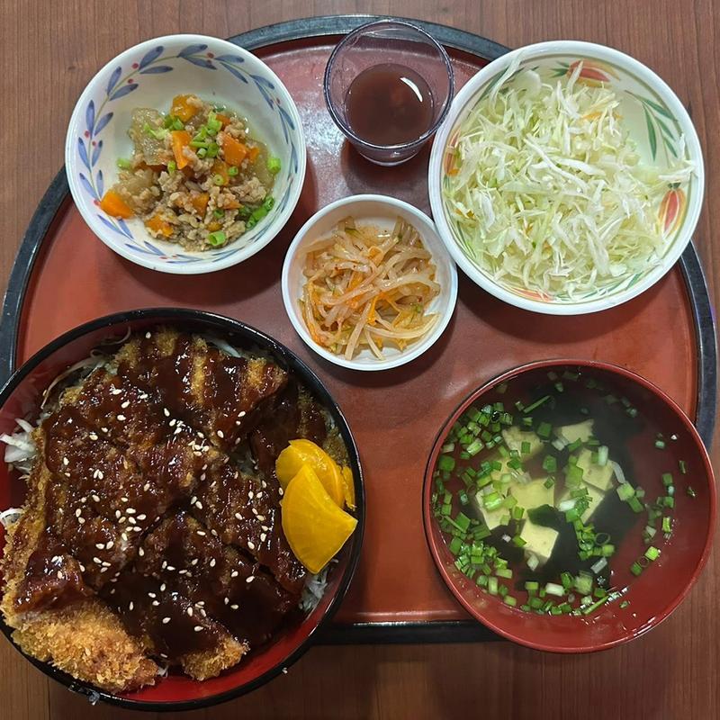 Aランチ ソースカツ丼(アクアリュウム喫茶 慈伴賜)