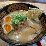 とんこつラーメン麺カタ＋煮卵トッピング
