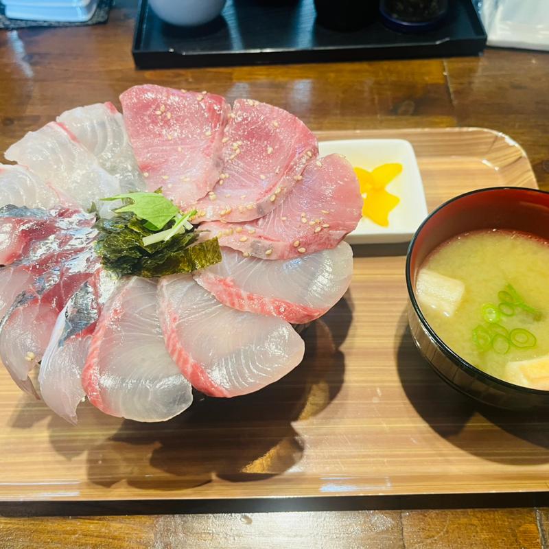 四色丼（四種のせ）大盛り(海鮮丼てんや)