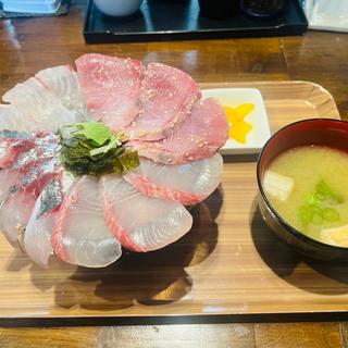 四色丼（四種のせ）大盛り