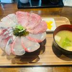 四色丼（四種のせ）大盛り