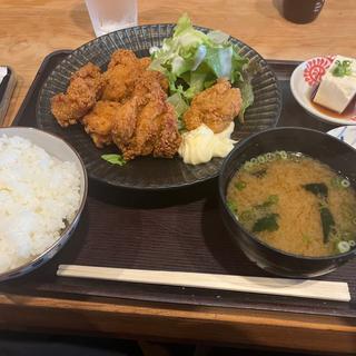 本日のランチ（唐揚げ定食）