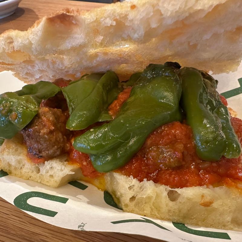 ポルペッティとピーマンのアラビアータ(TUTU)