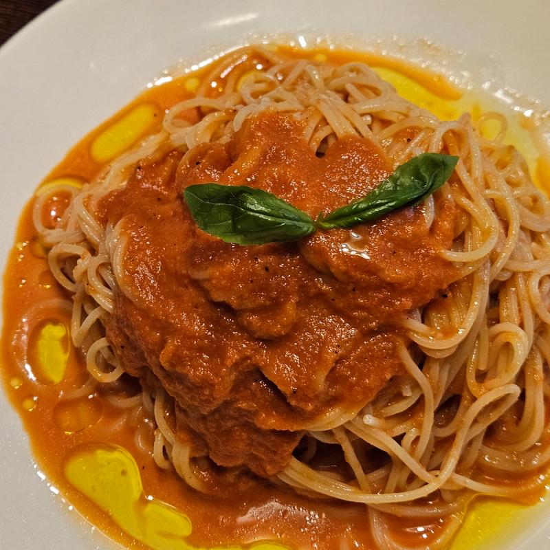 桜海老とトマトのビスク風冷製パスタ(ラ・タベルナ )