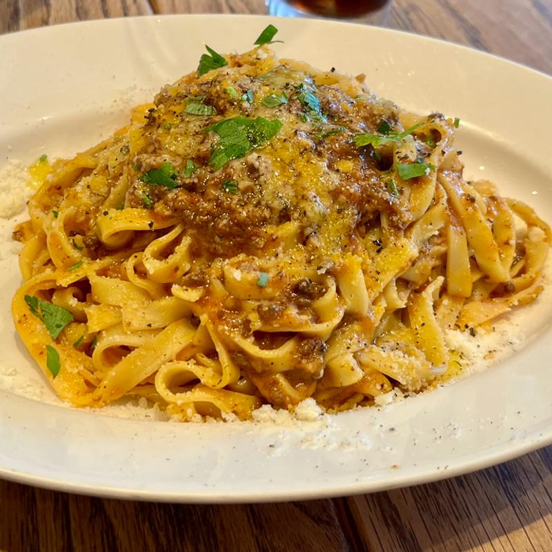 ボロネーゼ(マーノ エ マーノ (mano-e-mano))