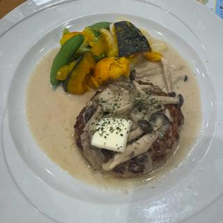 きのこクリームのハンバーグ