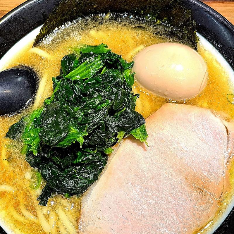 太麺 ほうれん草 味玉(誠屋 八幡山本店)