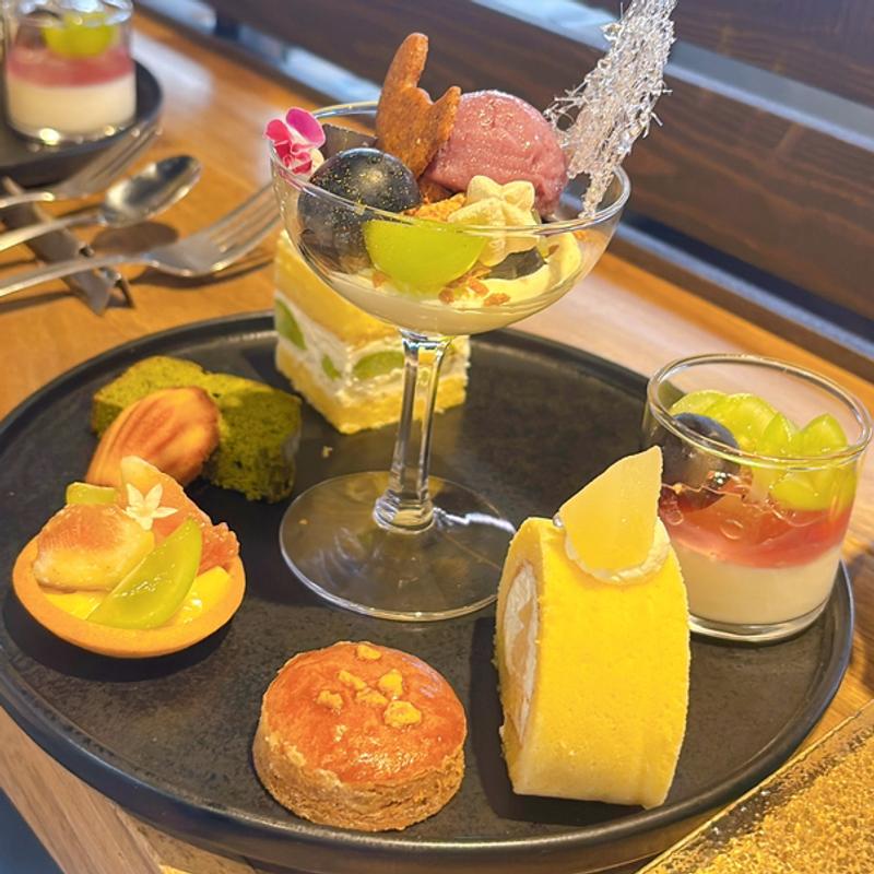 シャインマスカットと旬のフルーツのアフタヌーンティー(MAISON TANUKI)