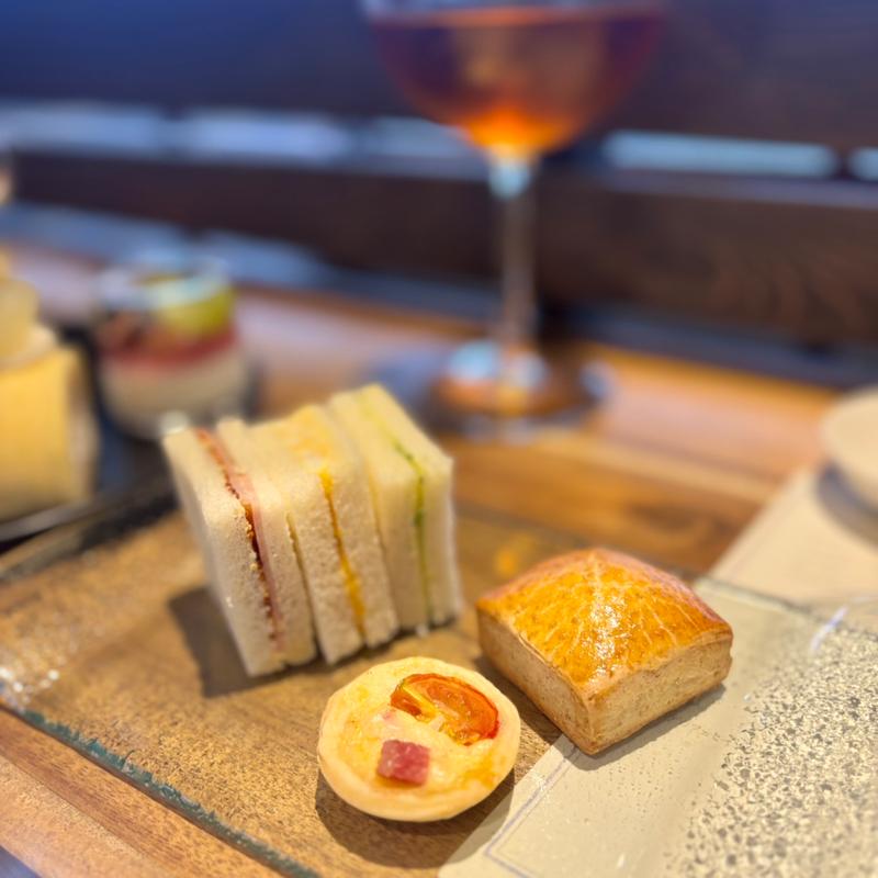 シャインマスカットと旬のフルーツのアフタヌーンティー(MAISON TANUKI)