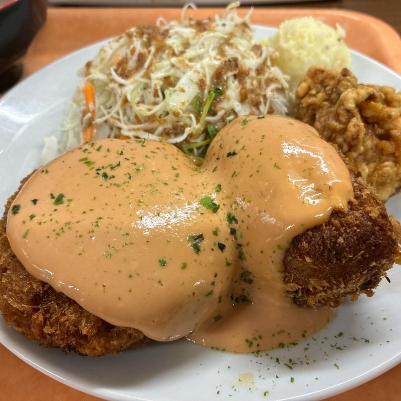 メンチカツ＆コロッケ定食(大衆食堂 スタンドそのだ 梅田芝田店)