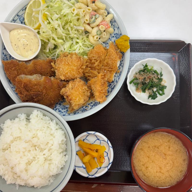 まんぷくミックスフライ定食(三喜食堂(みきしょくどう))