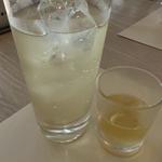 黒酢はちみつジンジャー　りんご黒酢(くろずレストラン「壺畑」)