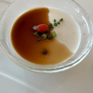 冷やしすくい豆腐　黒酢醤油かけ
