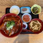 さば蒲焼き丼(源七 くろとり食堂)
