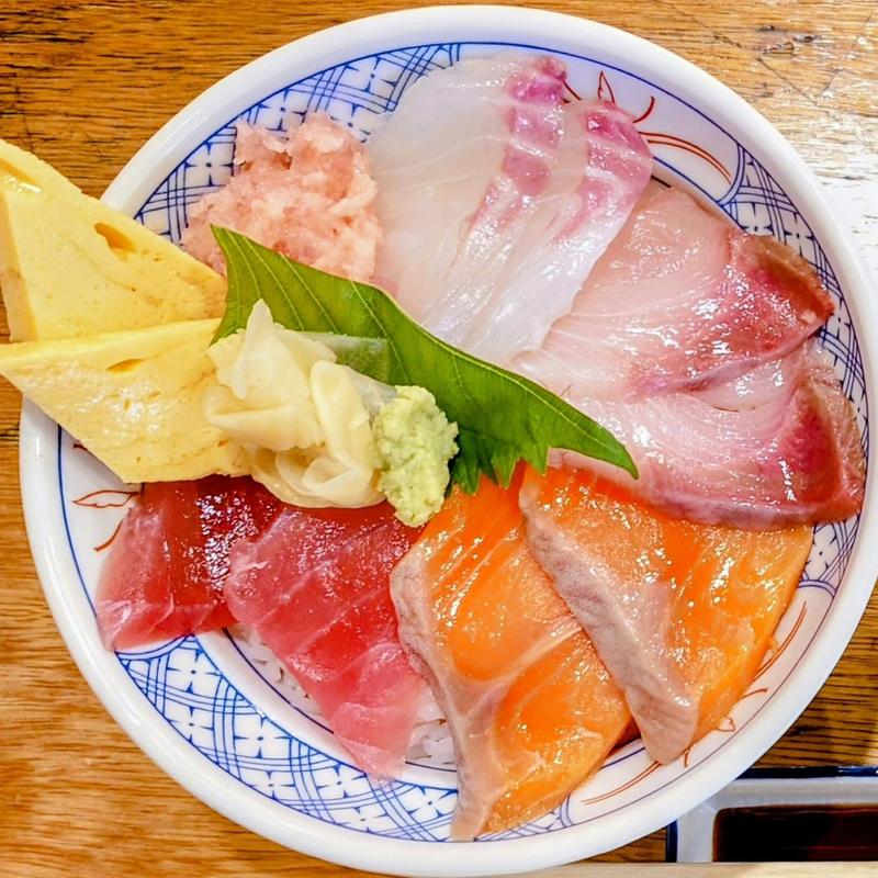 磯丸5色丼(磯丸水産 池袋東口店)