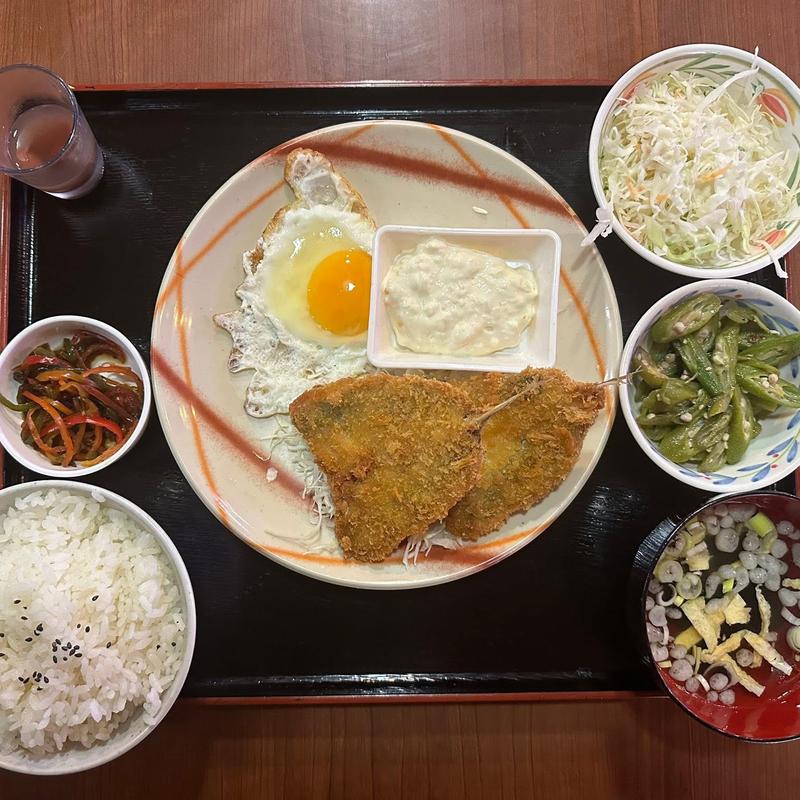 Bランチ アジフライ定食(アクアリュウム喫茶 慈伴賜)