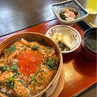 鮭いくらわっぱ飯