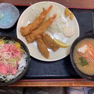 まぐろ中落おち、 エビフライ2本 カキフライ2個 カニ江付き(市場食堂 花いち)