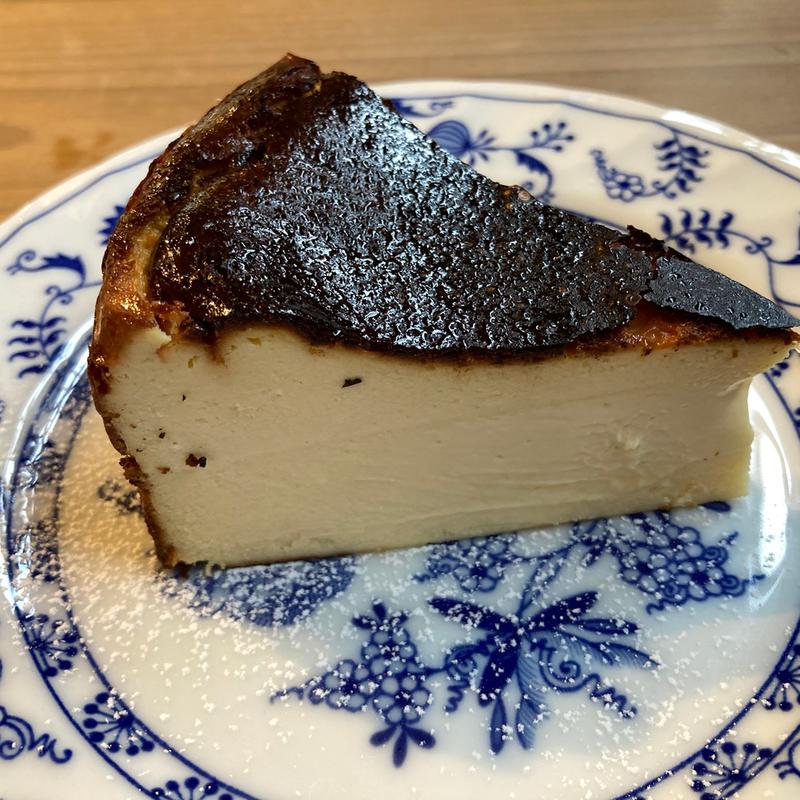 バスクチーズケーキ(七良兵衛珈琲 （Shichirohei coffee）)