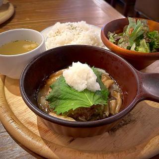出汁と大葉の和風きのこのハンバーグ