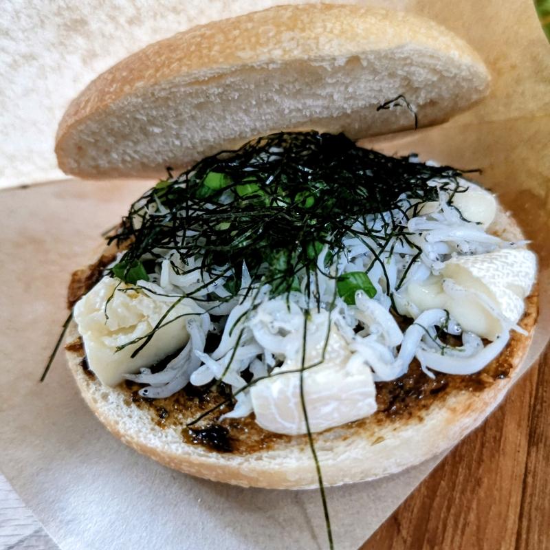 鎌倉しらす&カマンベールチーズ(なみまちベーグル)