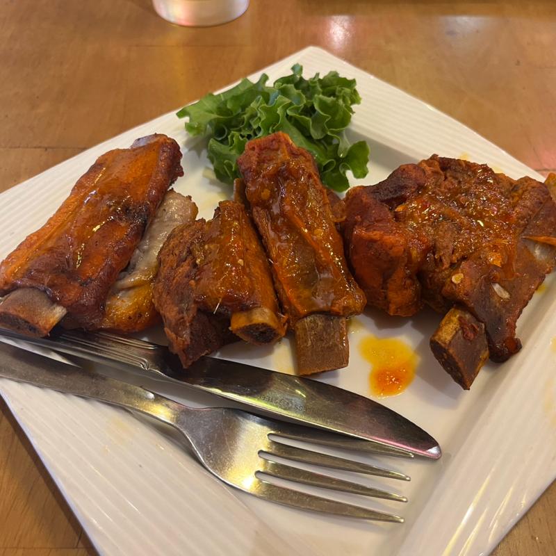 スペアリブのピリ辛レモングラス風味焼き(オールドサイゴン 上野御徒町店)