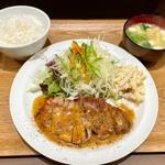 ポークソテー定食(バター醤油ソース)(ボンバーキッチン )