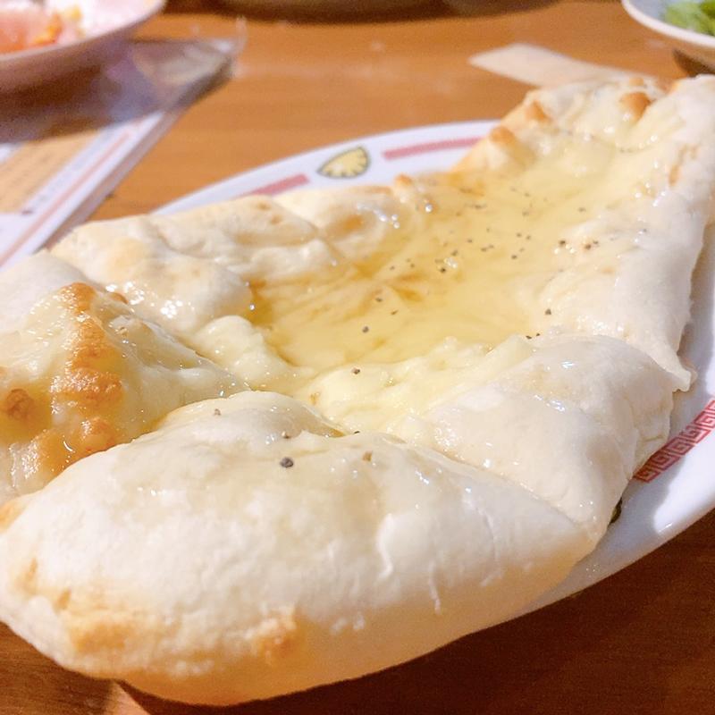 蜂蜜チーズのナンpizza(野菜巻き串屋 博多うずまき 広島袋町店)