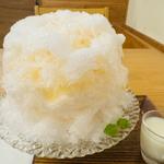白桃みぞれ(かき氷店 ミゾレヤ （shaved ice & cafe mizoreya）)