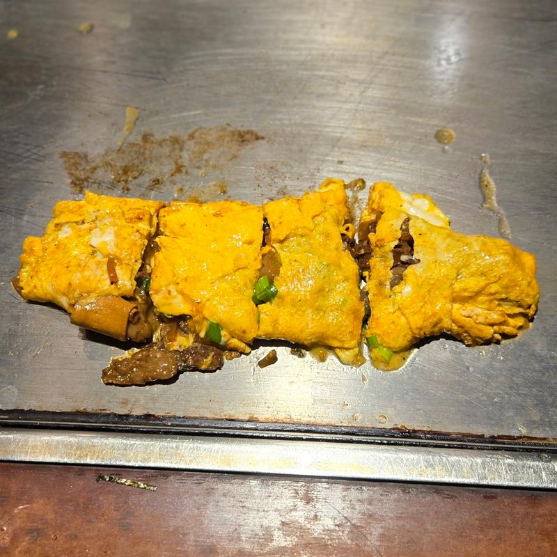 牛すじとねぎの玉子焼(お好み焼 おけ)