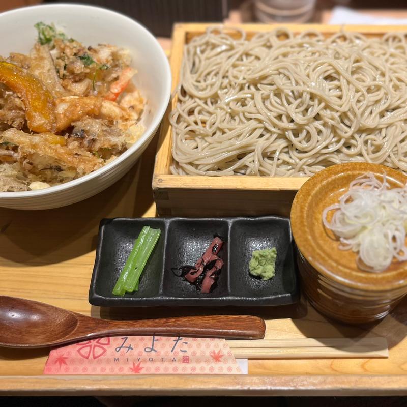 山の天ちらし丼セット(蕎麦きり みよた 青山本店)