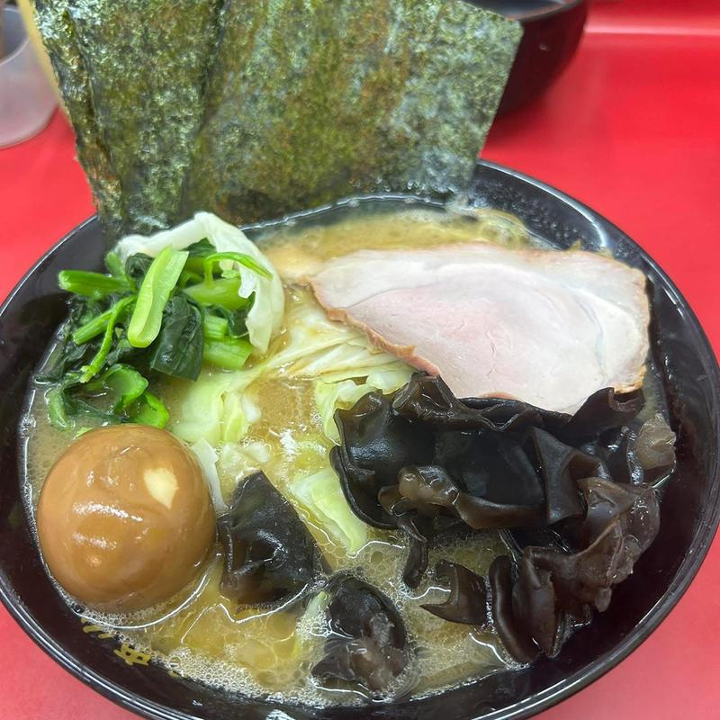 ラーメン 並 キャベツ キクラゲ 卵(杉田家)
