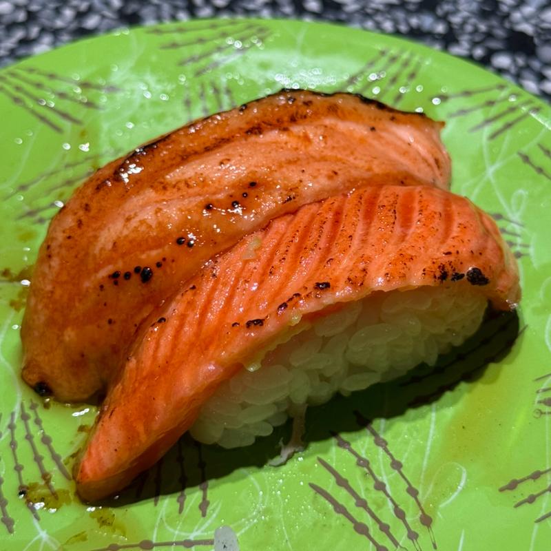 炙りとろサーモン焦がし醤油握り(根室花まる 大同生命札幌ビルmiredo店)