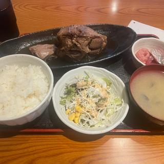 マグロテール煮・小刺身