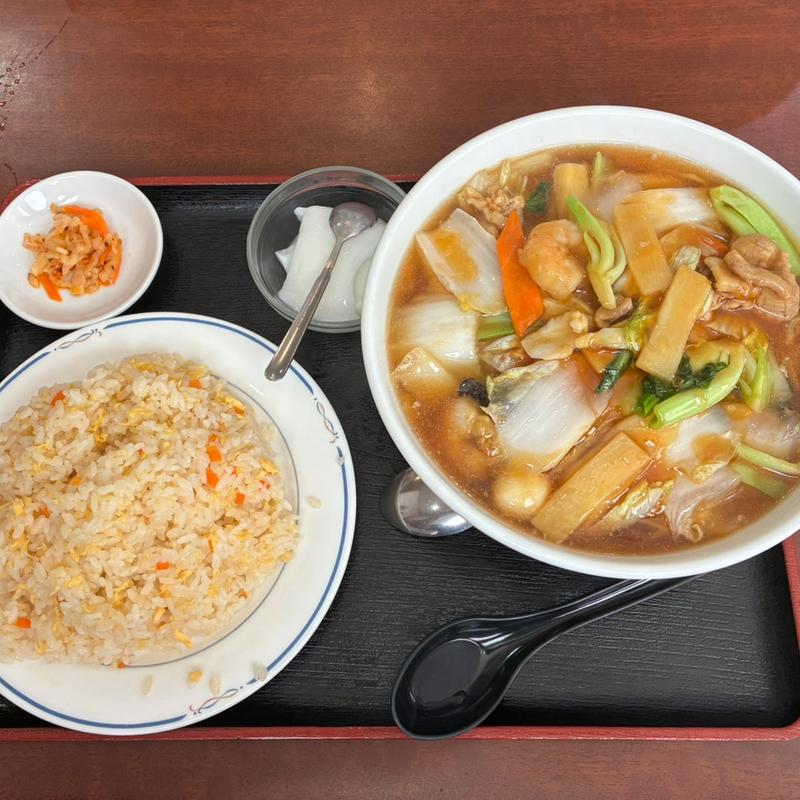 五目そば麺セット（半チャーハン、漬物、デザート）(香港料理 家)