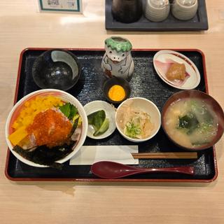 ばくだん丼ぶり