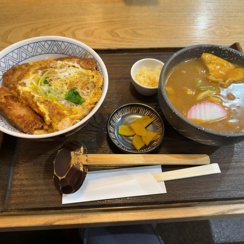 カレーうどんとカツ丼セット(麺処かとう)