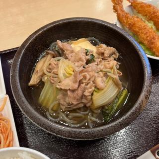 日替わり　牛肉と豆腐のすき焼き風とエビフライ