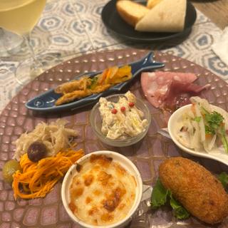 タパス盛り合わせ(マヌエル ヴィーニョ エ ペティスコス 自由が丘店)