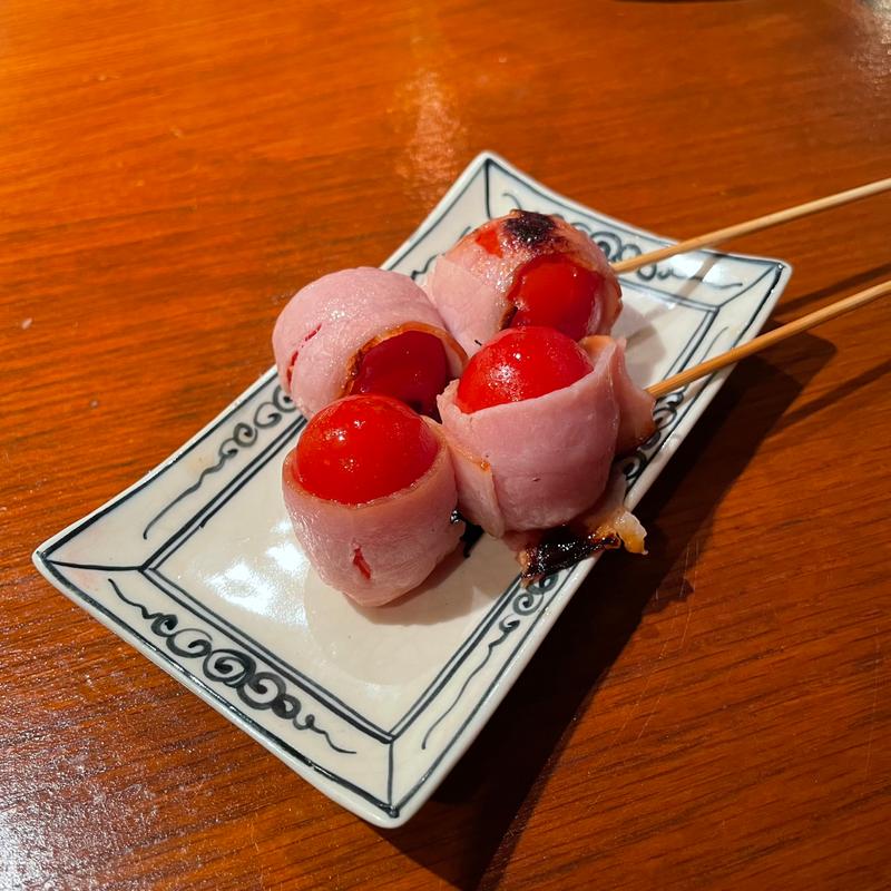 トマトベーコン巻き串(深夜めしやぶちゃん)
