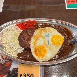 ハンバーグカレー 目玉焼き
