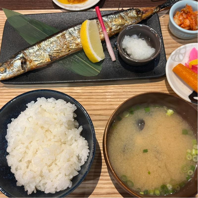 さんま塩焼き(酒場食堂 菊富士本店 勝田台駅)